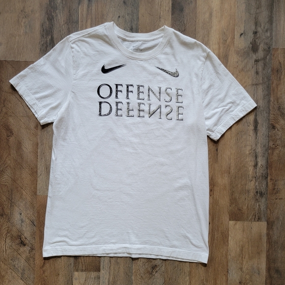 Nike Other - Men's The Nike Tee Medium